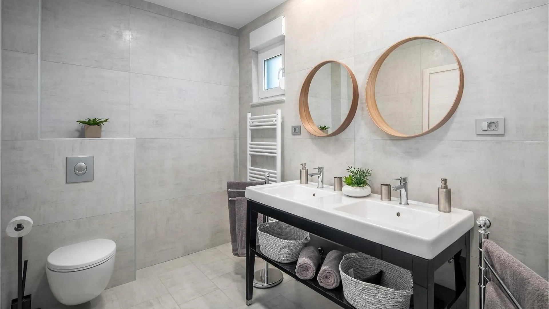 Beautiful Home In Tinjan With Jacuzzi 0*,