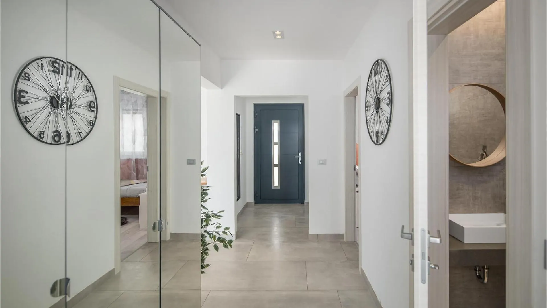 Beautiful Home In Tinjan With Jacuzzi 0*,  Croatia