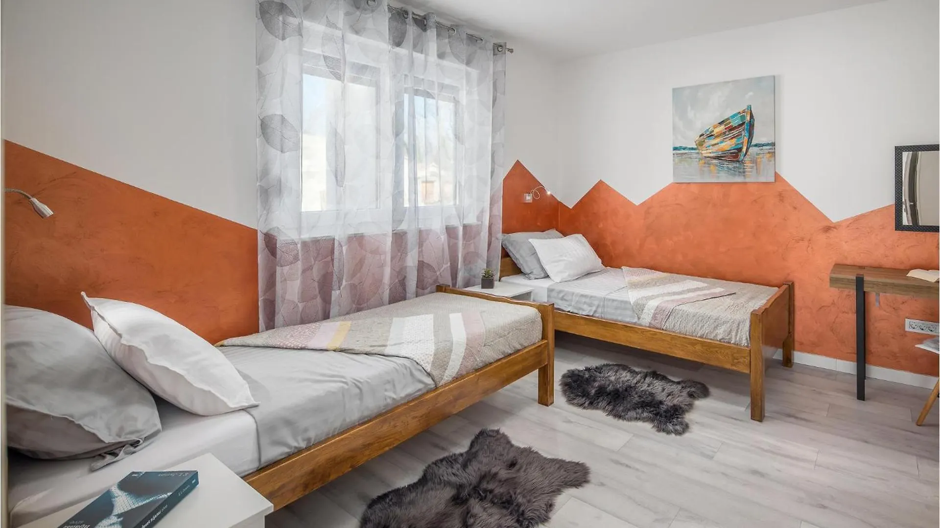 Beautiful Home In Tinjan With Jacuzzi