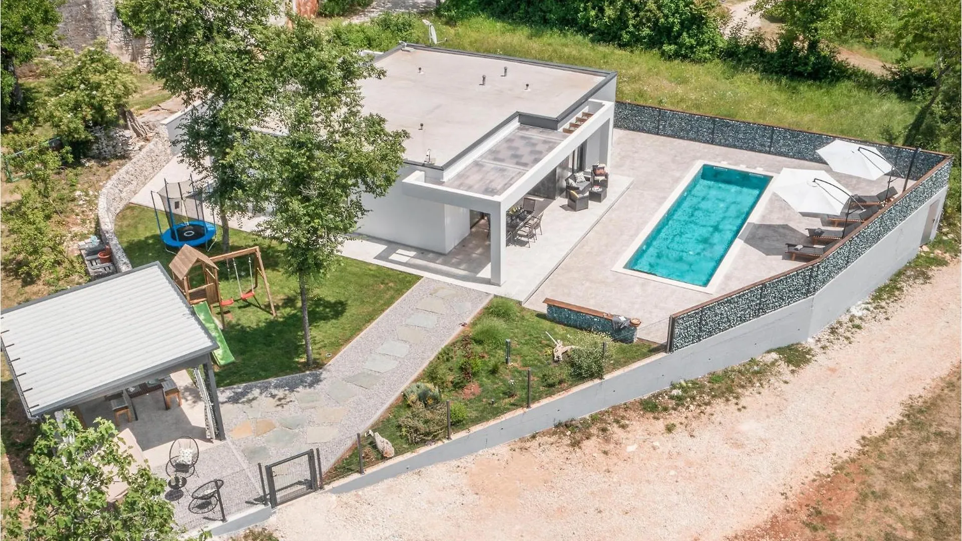 Beautiful Home In Tinjan With Jacuzzi Holiday home