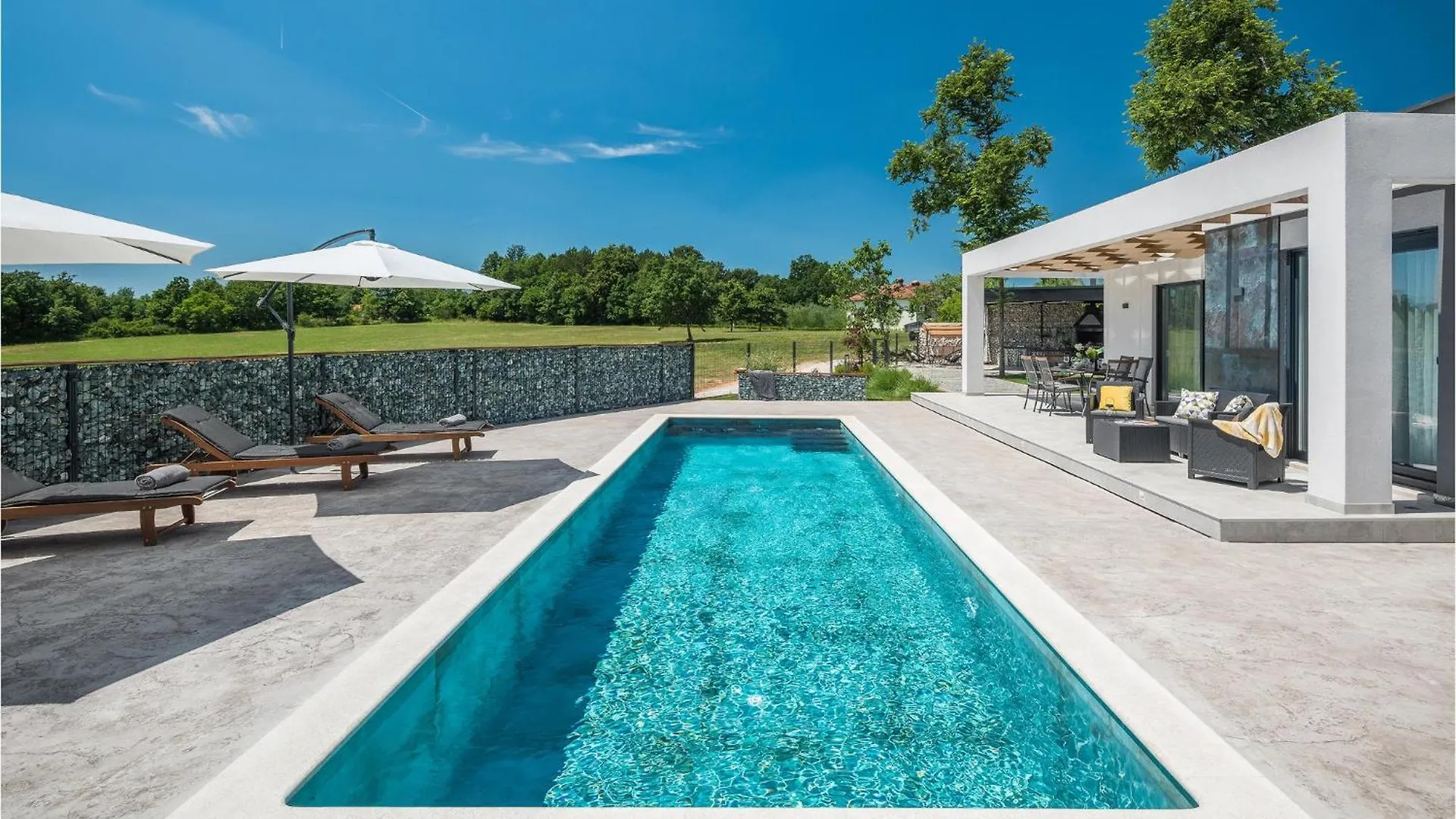 Beautiful Home In Tinjan With Jacuzzi 0*,  Croatia