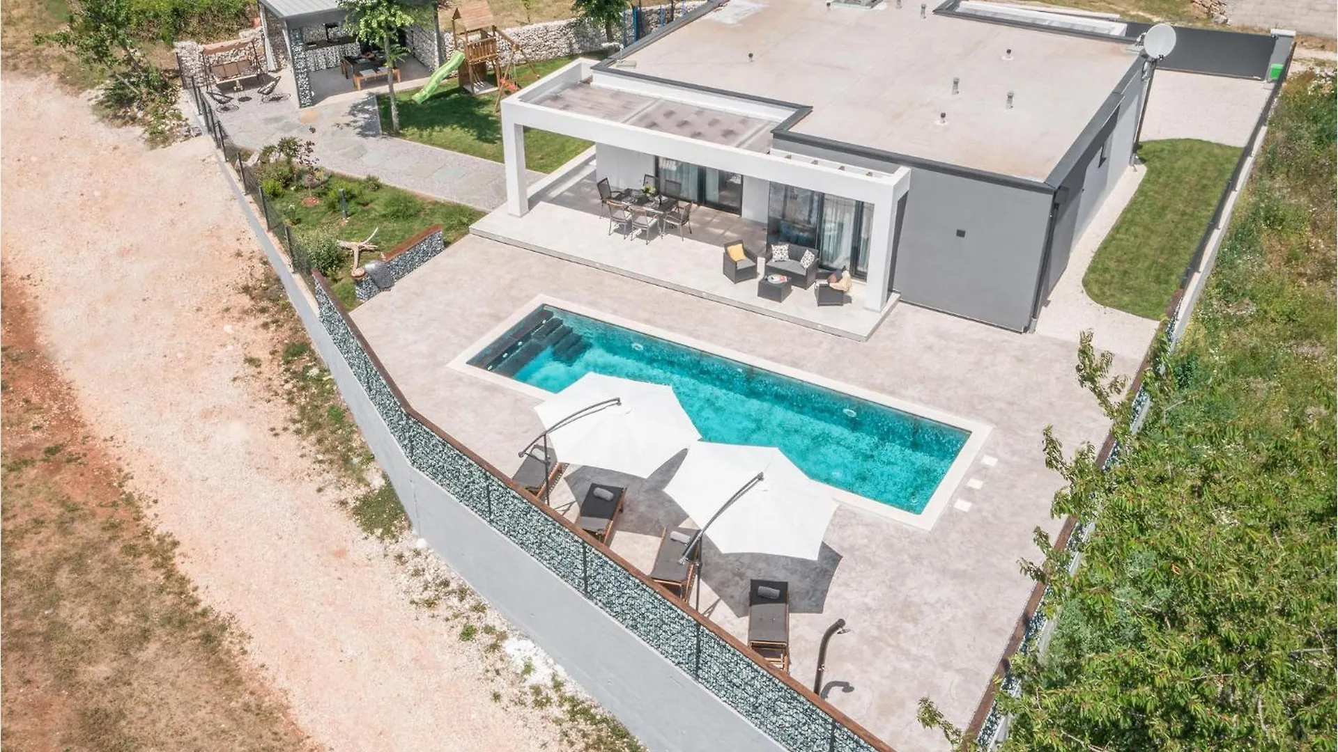 Beautiful Home In Tinjan With Jacuzzi 0*,