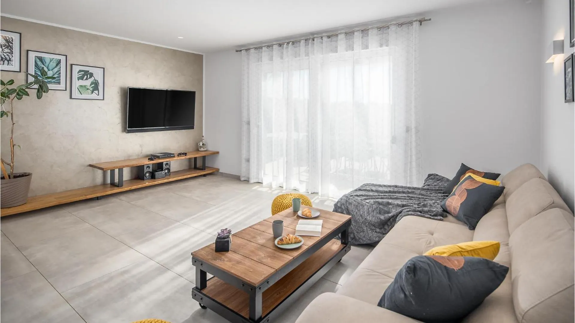 Beautiful Home In Tinjan With Jacuzzi 0*,  Croatia