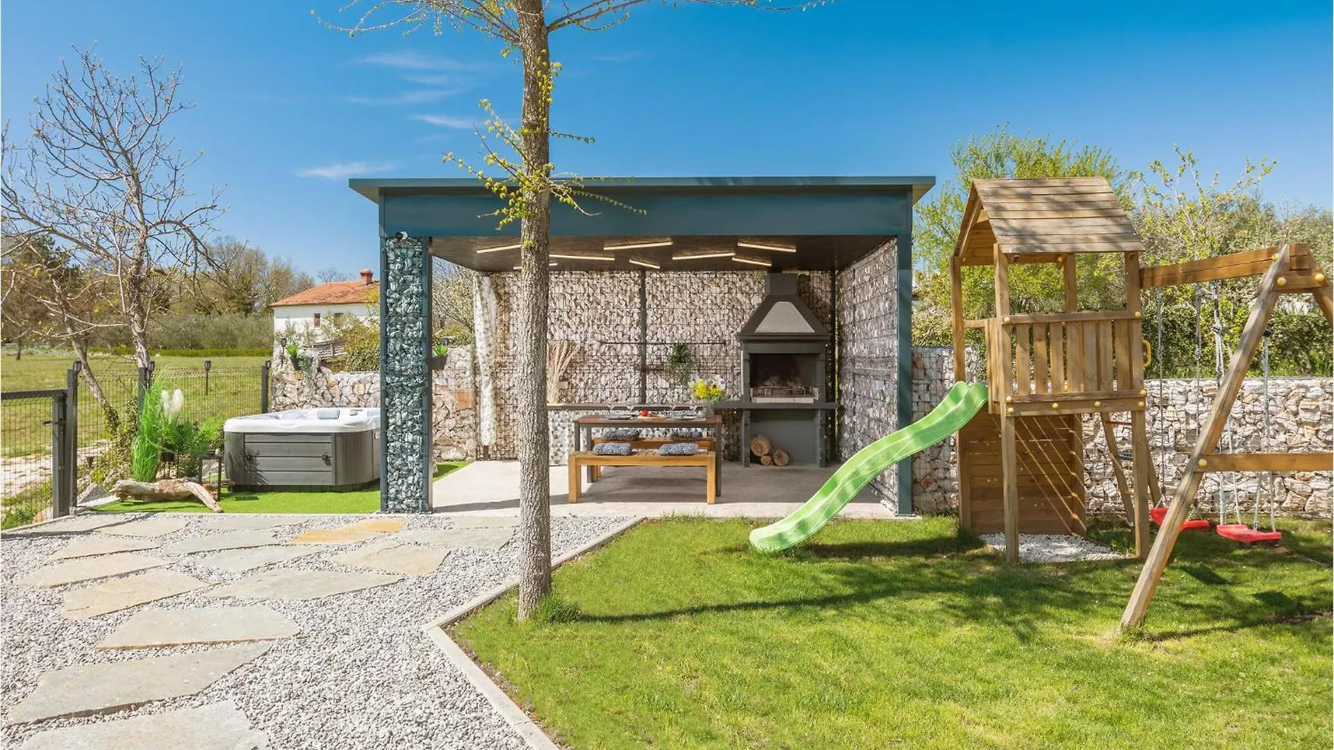 Beautiful Home In Tinjan With Jacuzzi